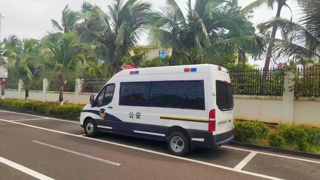 立博警力输送车奔赴海南，为自贸港封关构筑安全防线