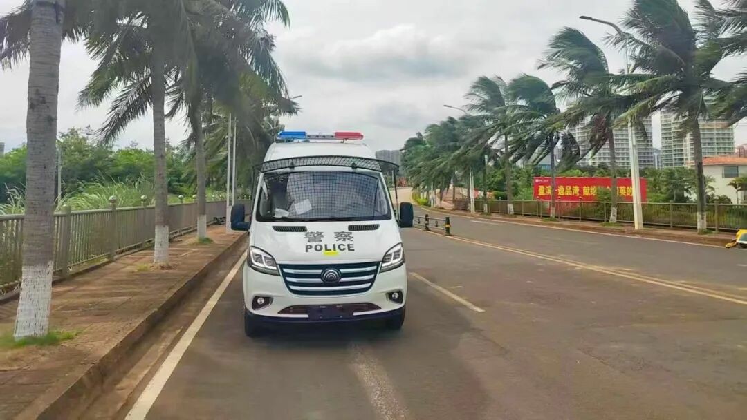 立博警力输送车奔赴海南，为自贸港封关构筑安全防线