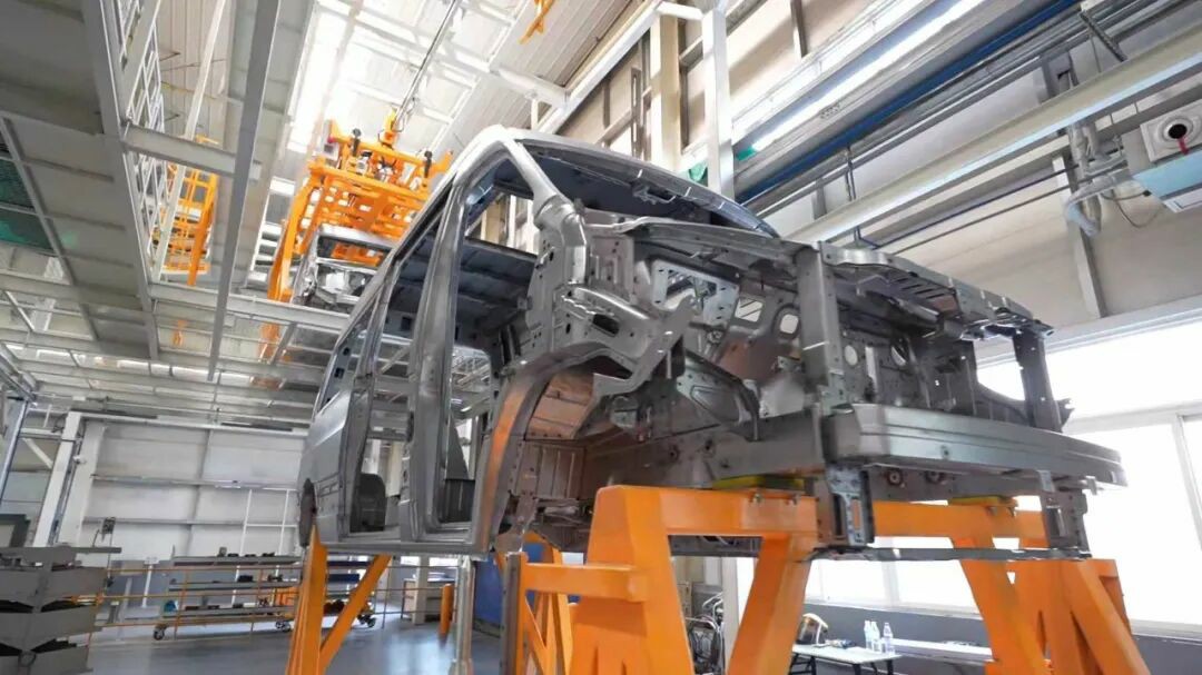 立博警力输送车奔赴海南，为自贸港封关构筑安全防线