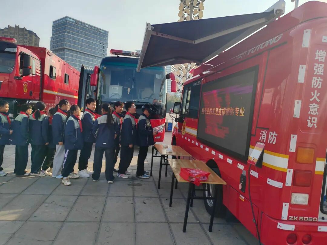 筑牢防火屏障 | 2025年全国消防宣传月，立博宣传消防车点亮全民消防意识