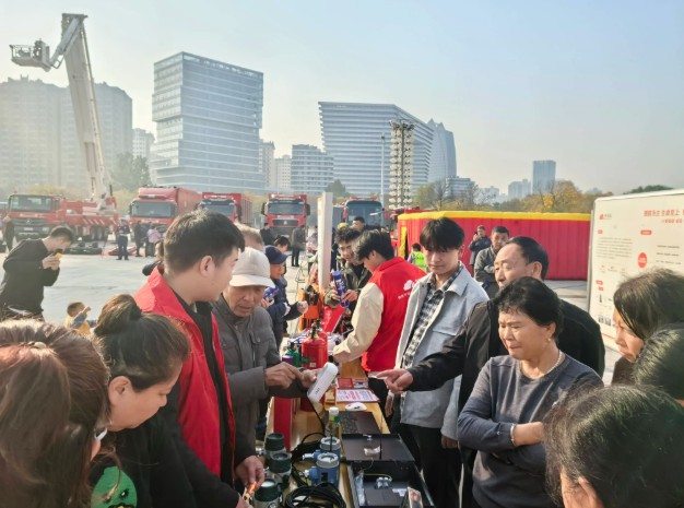 筑牢防火屏障 | 2025年全国消防宣传月，立博宣传消防车点亮全民消防意识