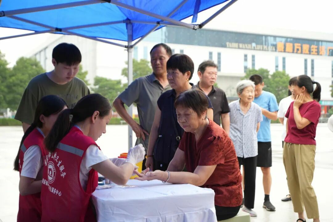 立博多形态巡回医疗车，助力常态化巡回医疗机制建立